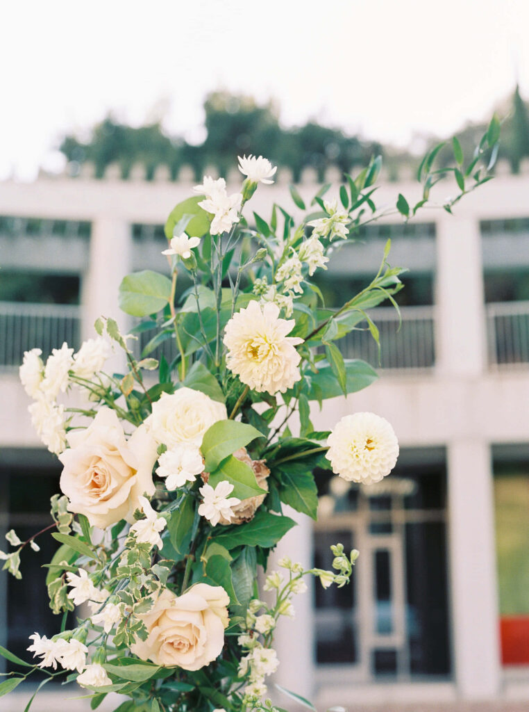 Lush Cream Roses & White Florals Wallpaper for Serene Elegance
