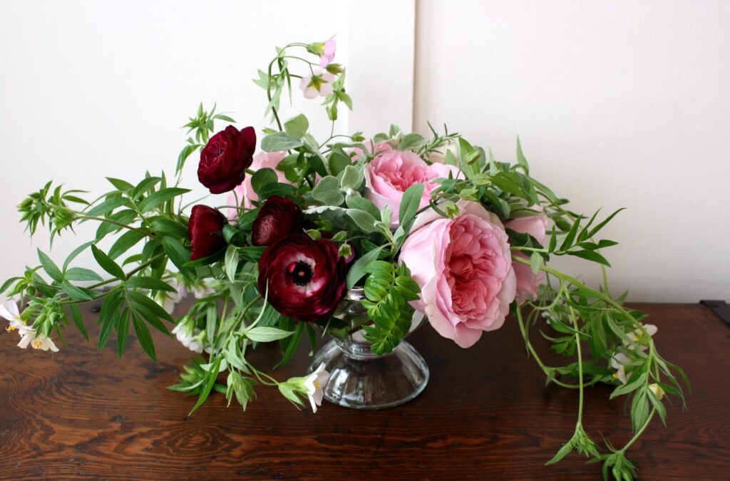 Lush Floral Wallpaper: Pink Roses & Red Ranunculus Elegance