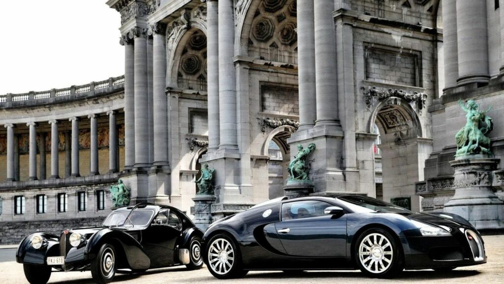 Luxury Bugatti Veyron Wallpaper: Modern Elegance Meets Classic Architecture
