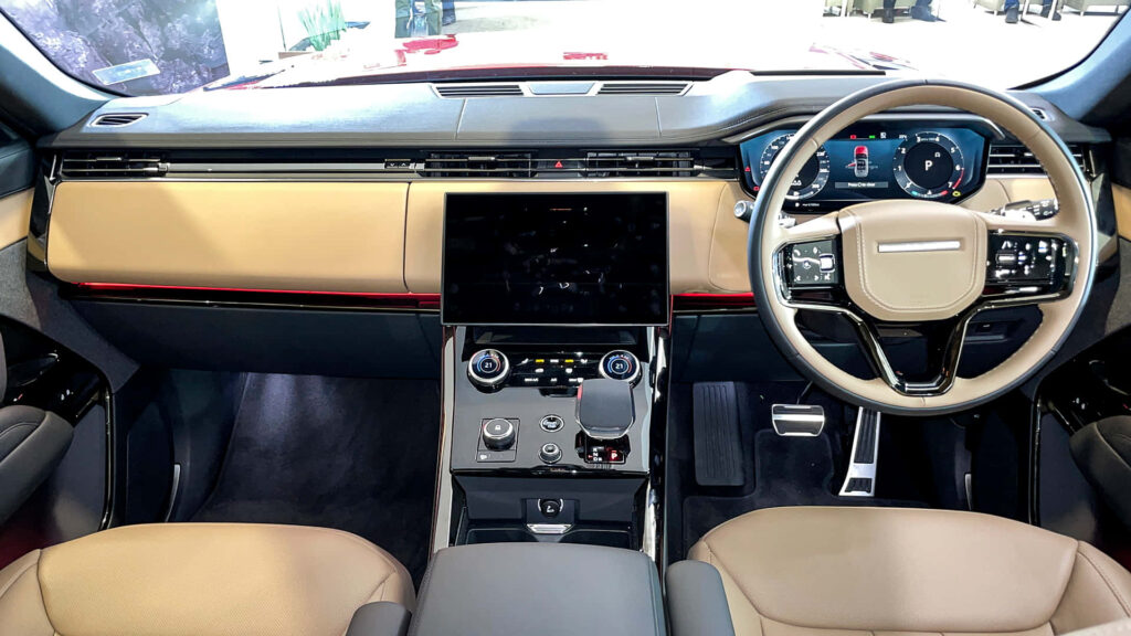 Luxurious Land Rover Interior Wallpaper: Modern Design & Comfort