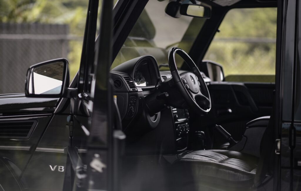 Luxurious Mercedes-Benz G500 Interior: Sleek Steering Wheel & Dashboard Wallpaper