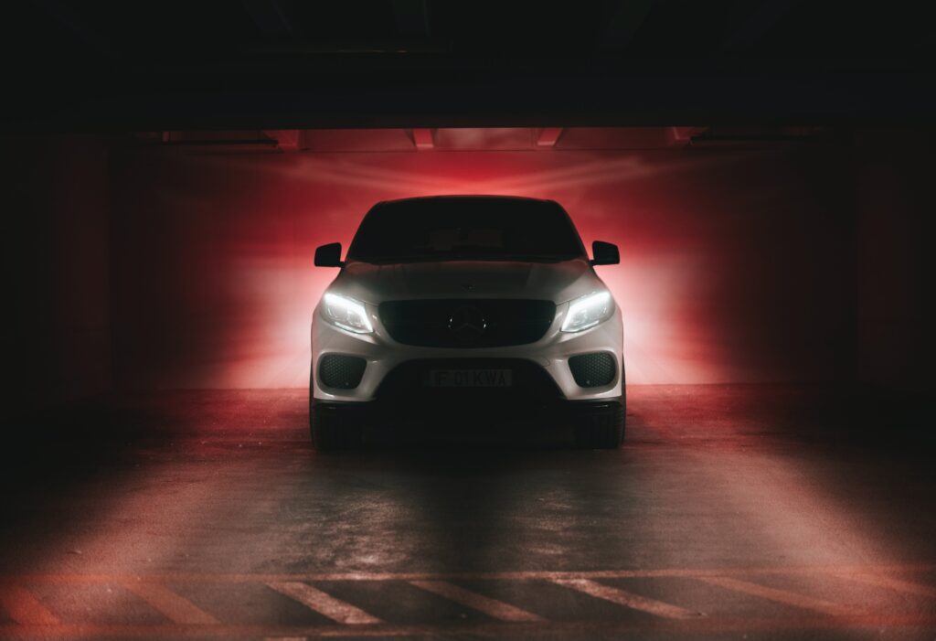 Luxury Mercedes-Benz GL 350d Wallpaper with Dramatic Glow Effect