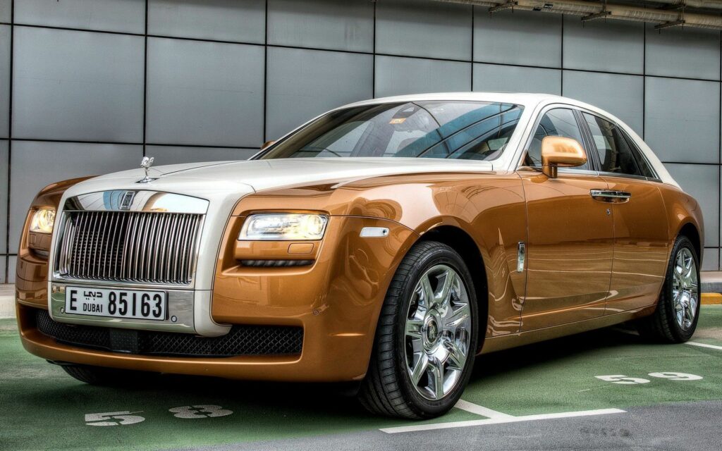 Elegant Rolls-Royce Wallpaper: Luxurious 1920x1200 Side View