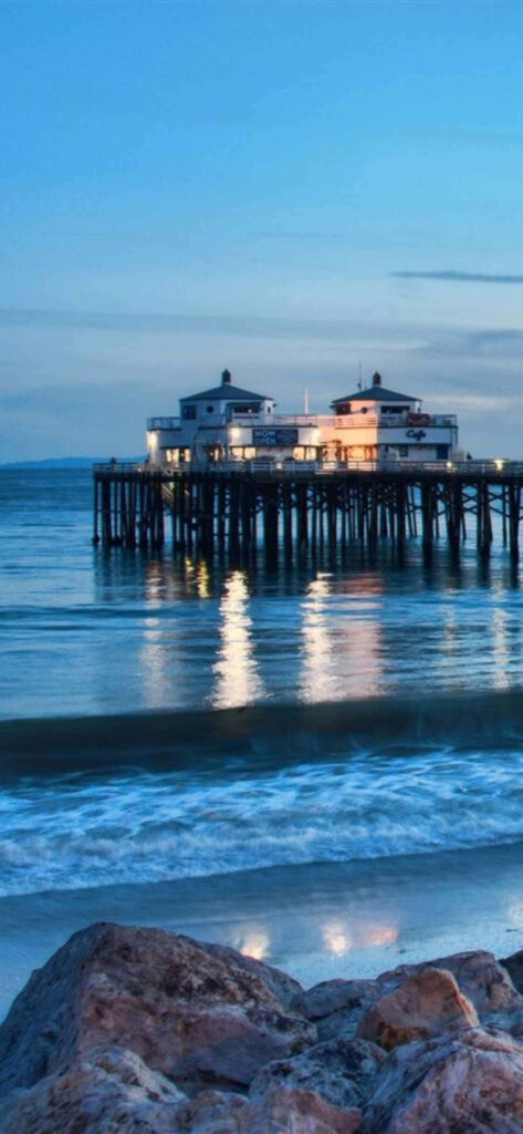 Serene Sunset: Captivating Malibu Beach Exudes Luxury - Perfect Background for Sophisticated Visuals Wallpaper