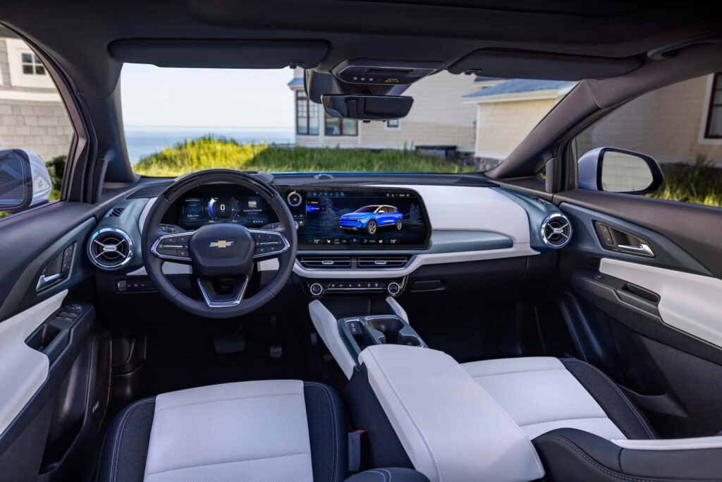 Luxury Chevrolet Interior: Dual-Tone Design & Touchscreen Innovation Wallpaper