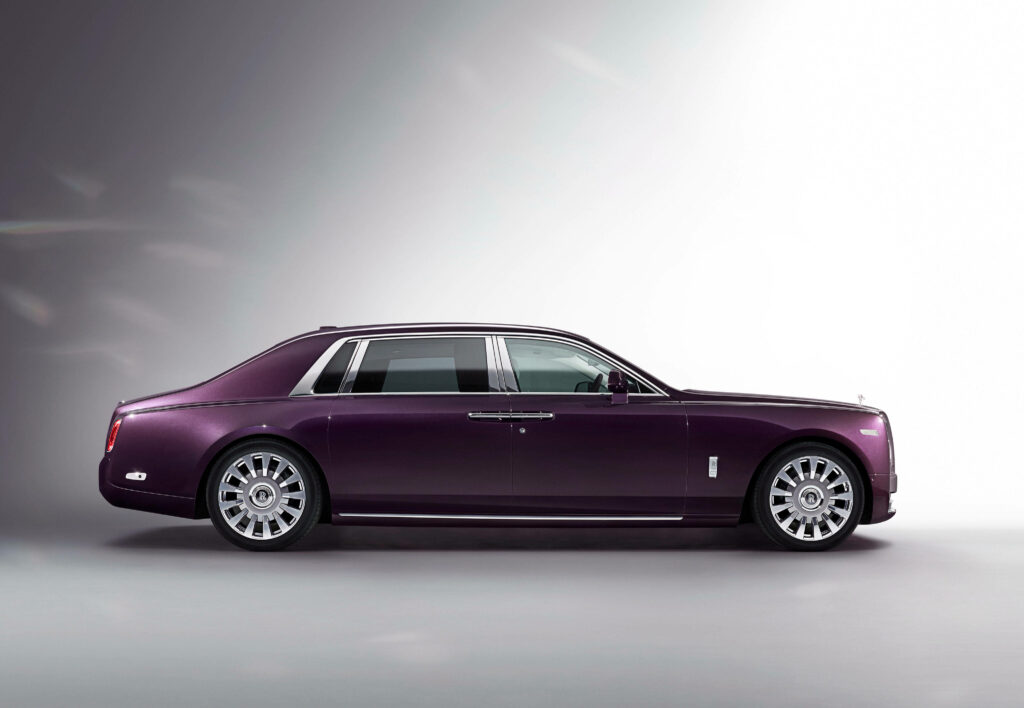 Luxurious purple Rolls-Royce Phantom side view 4K wallpaper minimalist gradient background