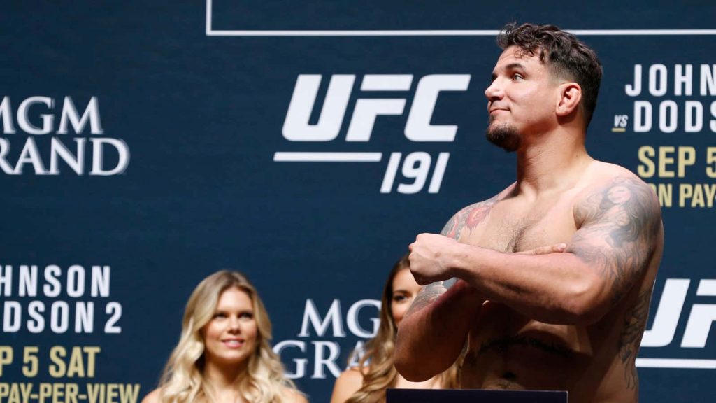 MMA fighter Andrei Arlovski shirtless with crossed arms at UFC 191 weigh-in Johnson vs Dodson 2 backdrop Wallpaper