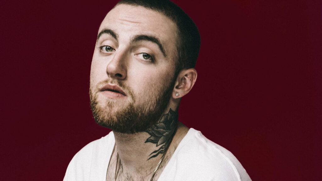 Mac Miller's Hip, Floral-Inspired Tattoo Set Against a White T-Shirt: A Celeb's Stylish QHD Wallpaper