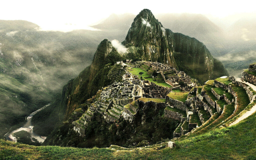 Awe-Inspiring Tranquility: Captivating Machu Picchu Landscape in Peru Wallpaper