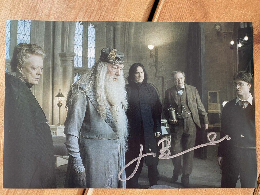 Epic Hogwarts Wallpaper: Iconic Harry Potter Scene in the Great Hall
