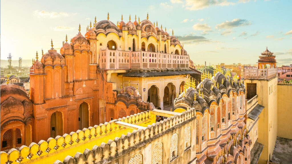 Vibrant Hawa Mahal Wallpaper: Majestic Jaipur Architecture