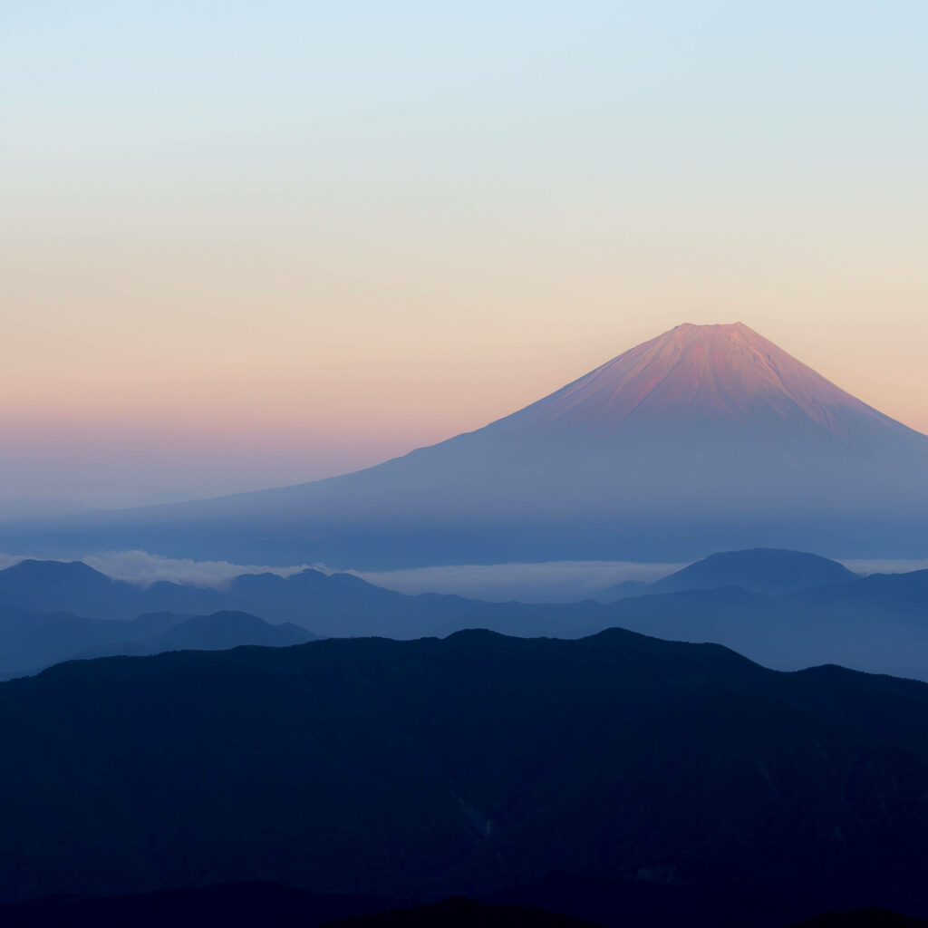Stunning 4k Visuals: An Iconic Encounter with Mt. Fuji - Enchanting Landscape for your Ipad Wallpaper