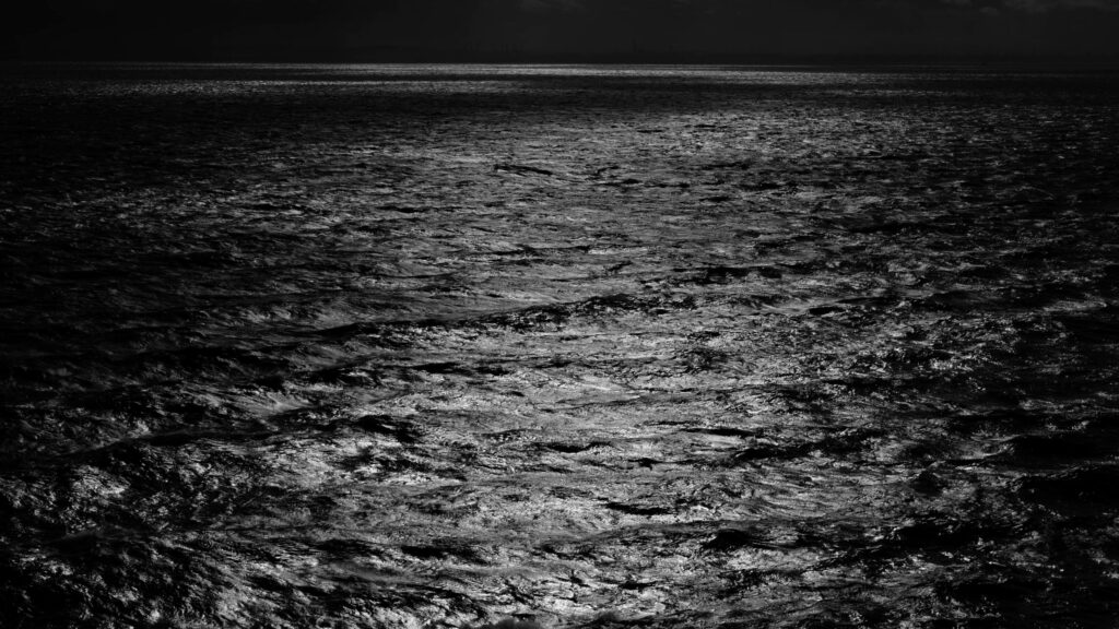 Serene Monochrome Seascape: Mesmerizing Moonlit Waters in 4k Wallpaper