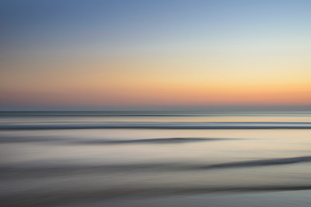 A Serene Dance of Sun and Sea: A Minimalist Journey into Nature's HD Sunset Horizon Wallpaper