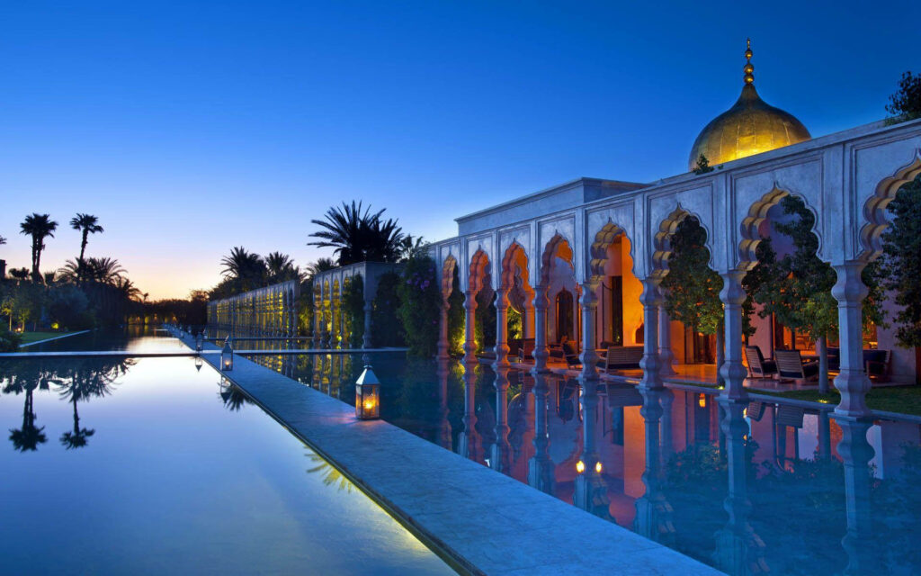 Majorelle Garden Wallpaper: Serene Reflections & Twilight Beauty