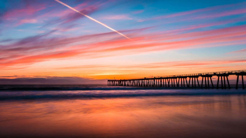 Vibrant Sunset Delight: Captivating 1440p Malibu Ocean Background Wallpaper