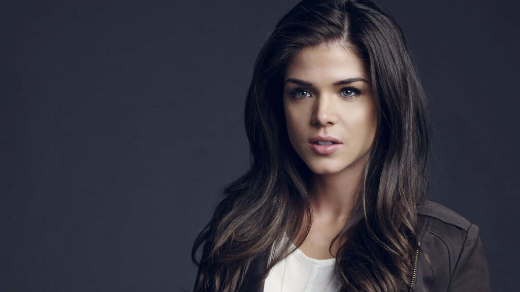 Marie Avgeropoulos portrait soft lighting wavy brown hair natural beauty grey background wallpaper