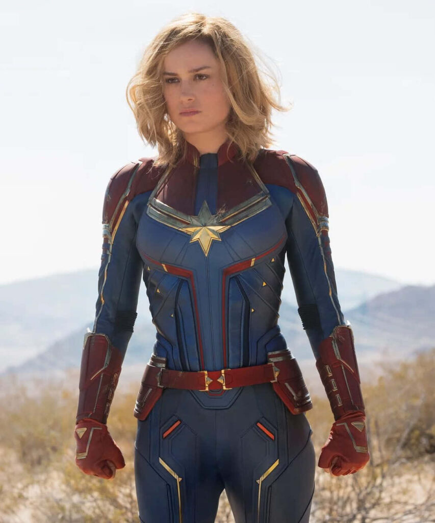 Captivating Captain Marvel: The Majestic Desert Encounter Wallpaper