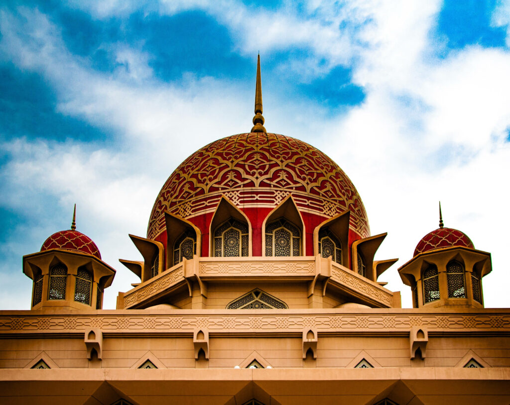 Breathtaking Elegance: Capturing the Majestic Splendor of an Islamic Mosque's Ornate Red Dome Patterns Wallpaper