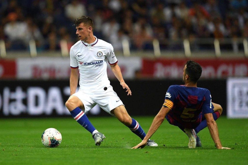Mason Mount Chelsea white kit dribbling ball vs Barcelona player on stadium pitch action wallpaper