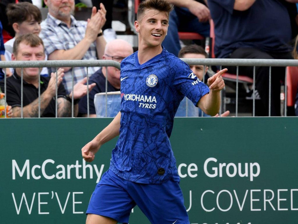 Mason Mount in blue Chelsea FC kit smiling and pointing fans vibrant football wallpaper background