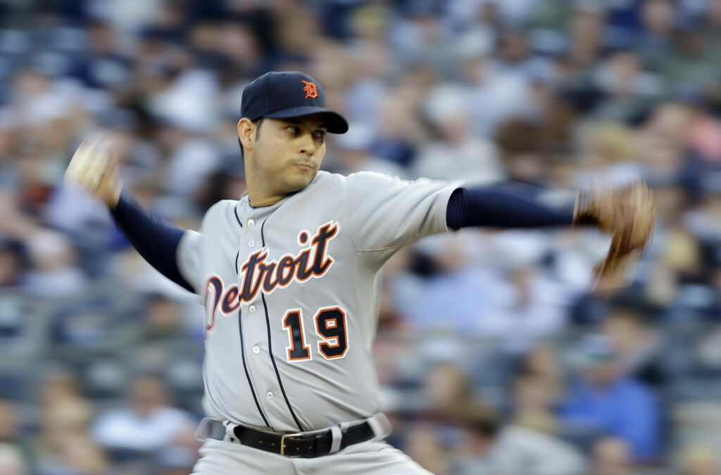 Max Scherzer pitching for Detroit Tigers in grey uniform with blurred stadium crowd background Wallpaper