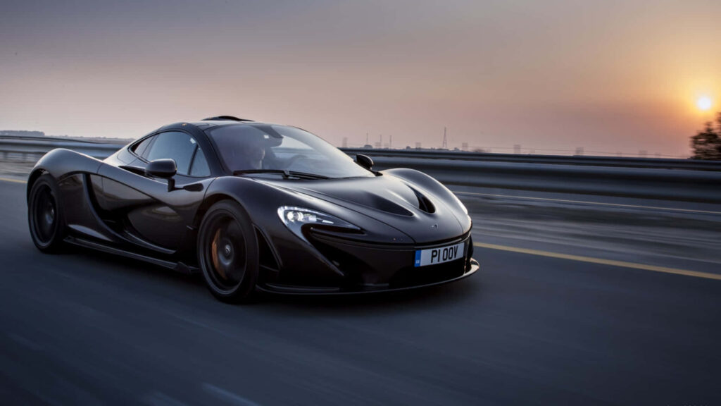 McLaren Speedtail: Stunning Sunset Wallpaper with Aerodynamic Elegance