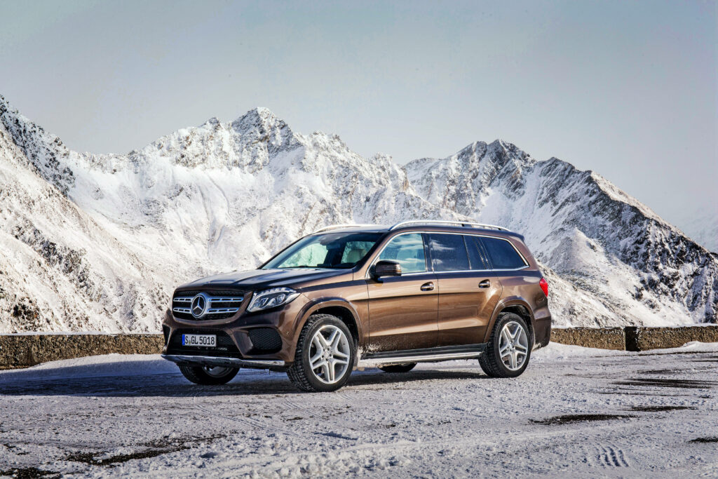 Mercedes-Benz GL-Class SUV Wallpaper: Alpine Luxury & Strength
