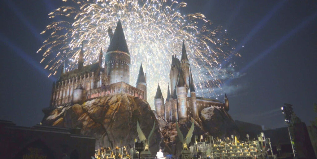Enchanting Yuletide in the Wizarding World: A Harry Potter Christmas Delight Wallpaper