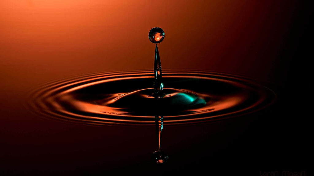 Mesmerizing 3D Water Wallpaper: Ripple Effect on Dark Surface