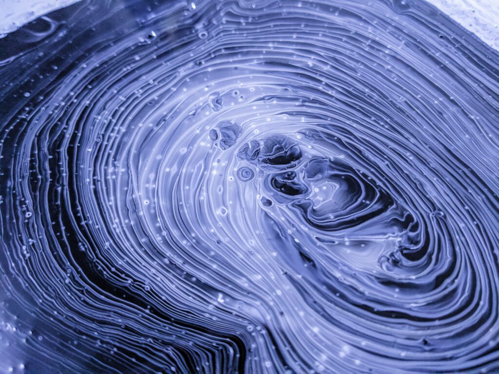 Mesmerizing Swirling Blue and White Abstract Wallpaper Background