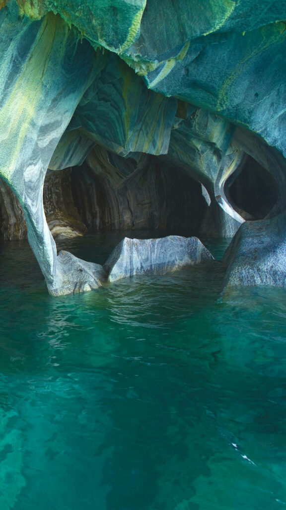 Mesmerizing Cave Wallpaper: Tranquil Turquoise Waters for S7 Edge
