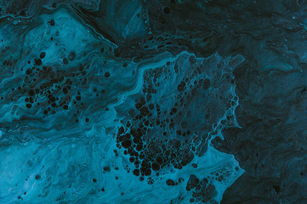 Mesmerizing Fluid Art Background: Dark Blue and Black Splash Wallpaper