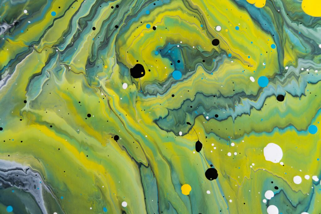 Vibrant Fluid Art Wallpaper: Mesmerizing Green & Yellow Abstract Design