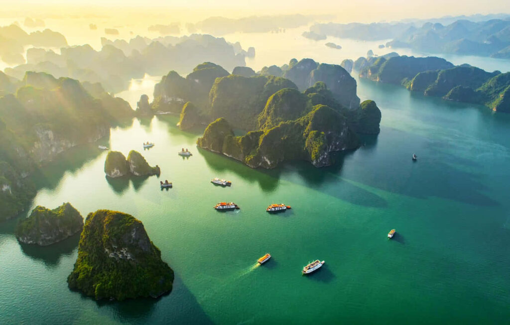 Majestic Islands Wallpaper: Emerald Waters & Sunlit Landscapes