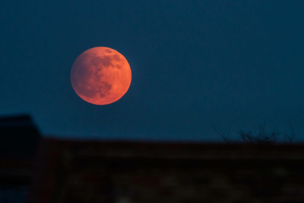 Stunning Lunar Eclipse Wallpaper: Glowing Red Moon in Night Sky