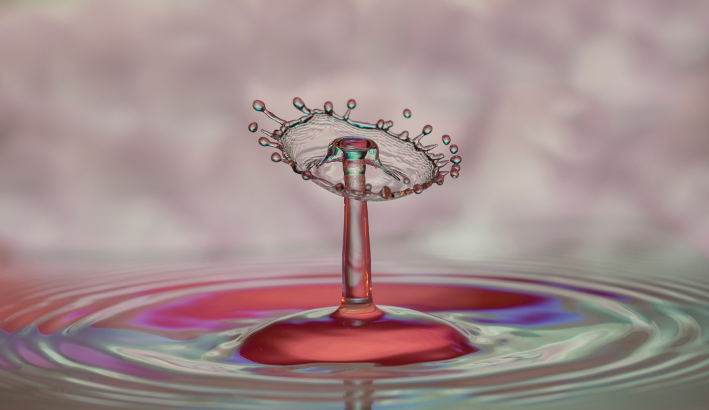 Mesmerizing Macro Water Droplet Collision Wallpaper Background