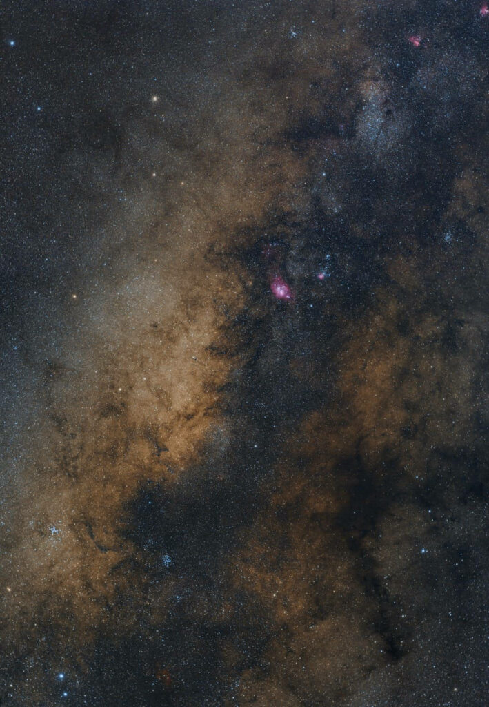 Stunning Milky Way Wallpaper: Black & Gold Cosmic Beauty