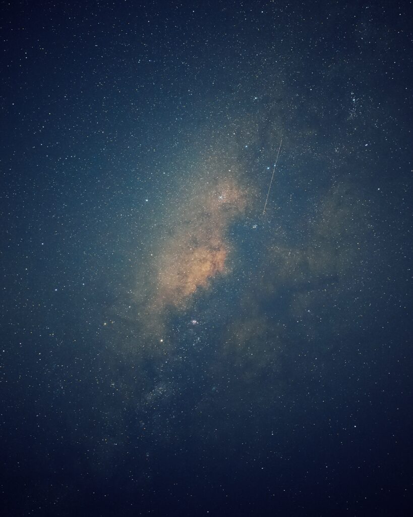 Stunning Milky Way Wallpaper: Starry Sky with Shooting Star Magic