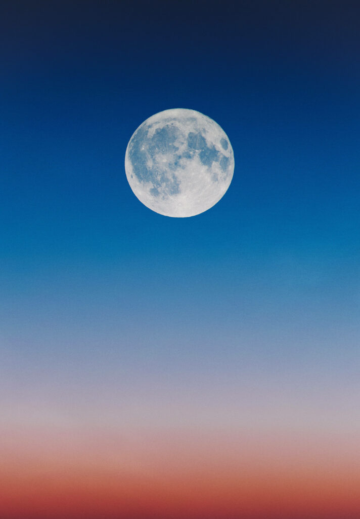 Serene Full Moon Wallpaper: Vibrant Gradient Sky Background
