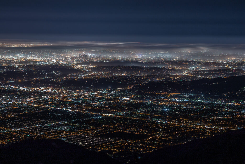 Mesmerizing Night Metropolis Wallpaper: City Lights & Dark Sky