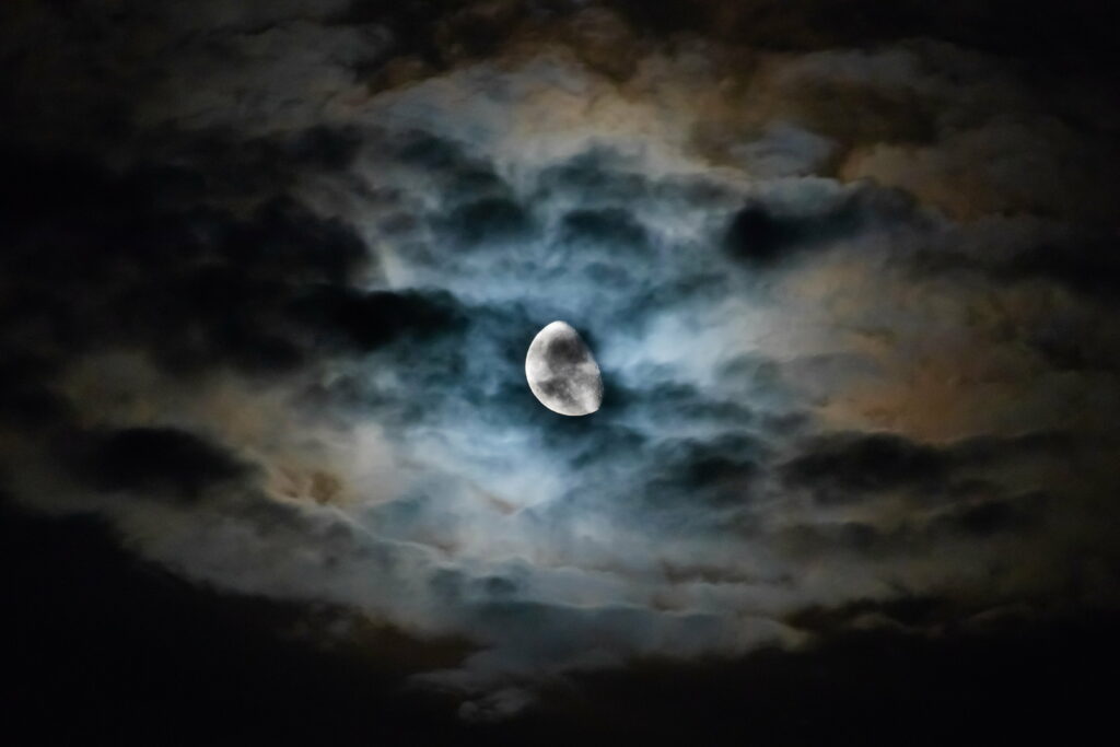 Mesmerizing HD Night Sky Wallpaper: Moon & Clouds Background
