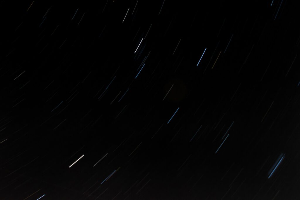 Mesmerizing Night Sky Wallpaper with Star Streaks & Cosmic Beauty