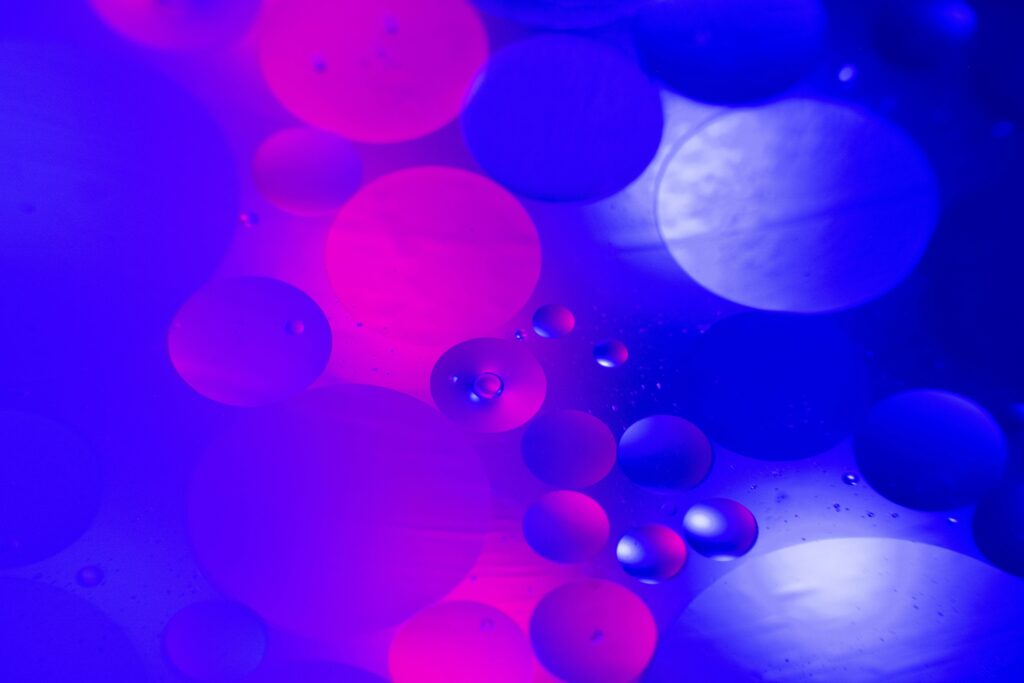 Mesmerizing Bubble Wallpaper: Purple & Blue Gradient Background 6000x4000