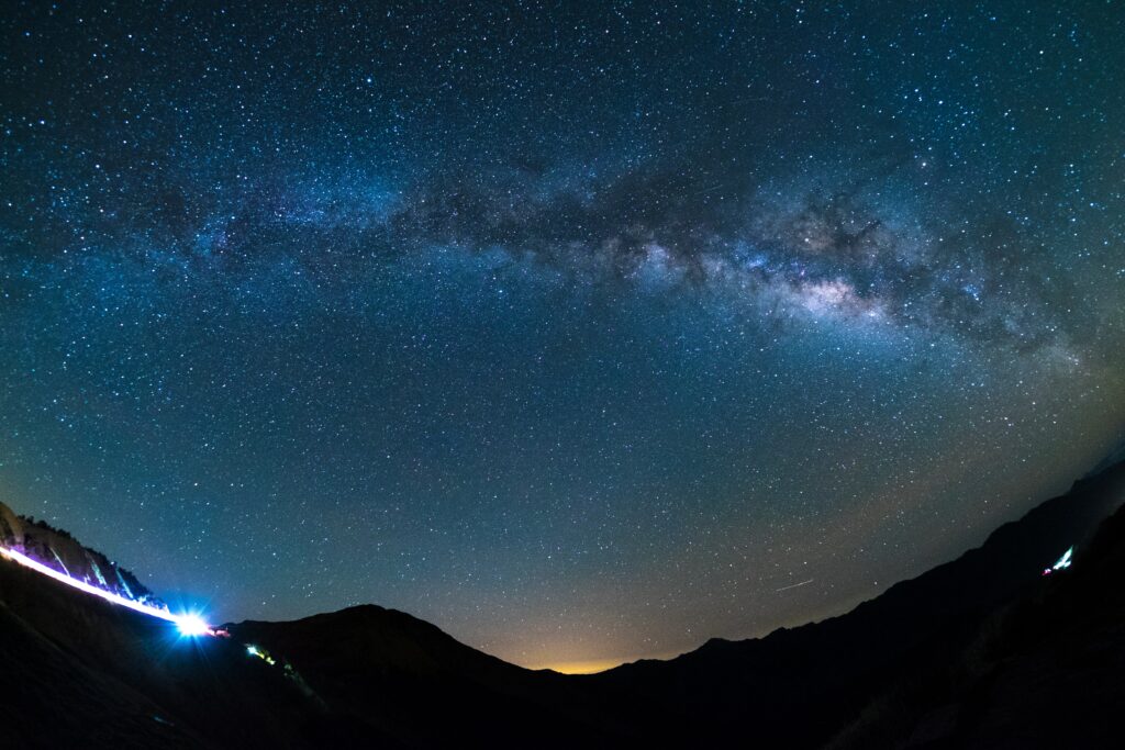Stunning Starry Sky Wallpaper: Radiant Milky Way & Tranquil Night