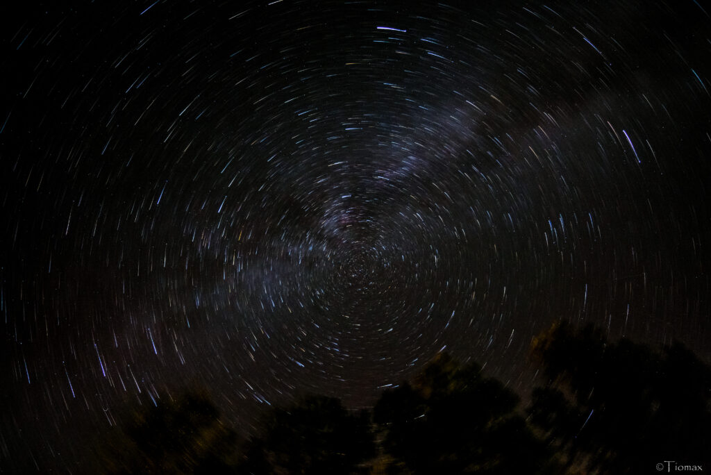 Mesmerizing Starry Sky Wallpaper with Blurred Motion Effect