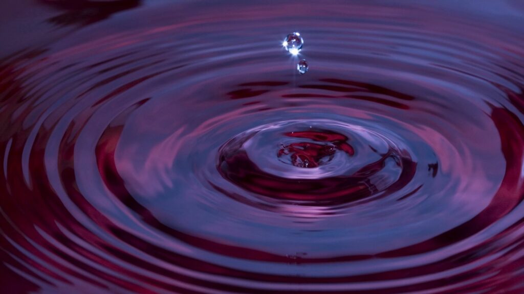 Mesmerizing Water Drop Ripples on Lilac & Purple Wallpaper Background
