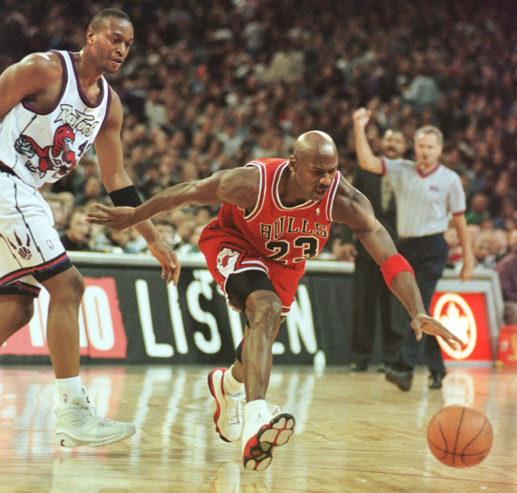 Air Jordan's Epic Slam Thrills Enthusiastic Fans in High-Stakes Match: A Captivating Snapshot Wallpaper