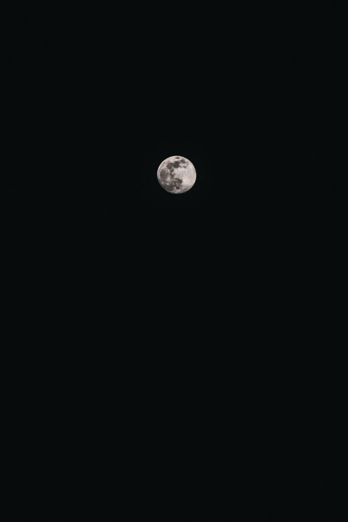 Full Moon Luminescence: An Enchanting HD Phone Wallpaper in Black and Dark Hues
