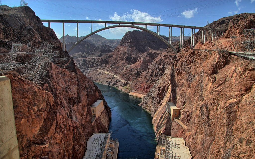Mike O'Callaghan–Pat Tillman Bridge over Black Canyon with Colorado River and red rock cliffs Wallpaper